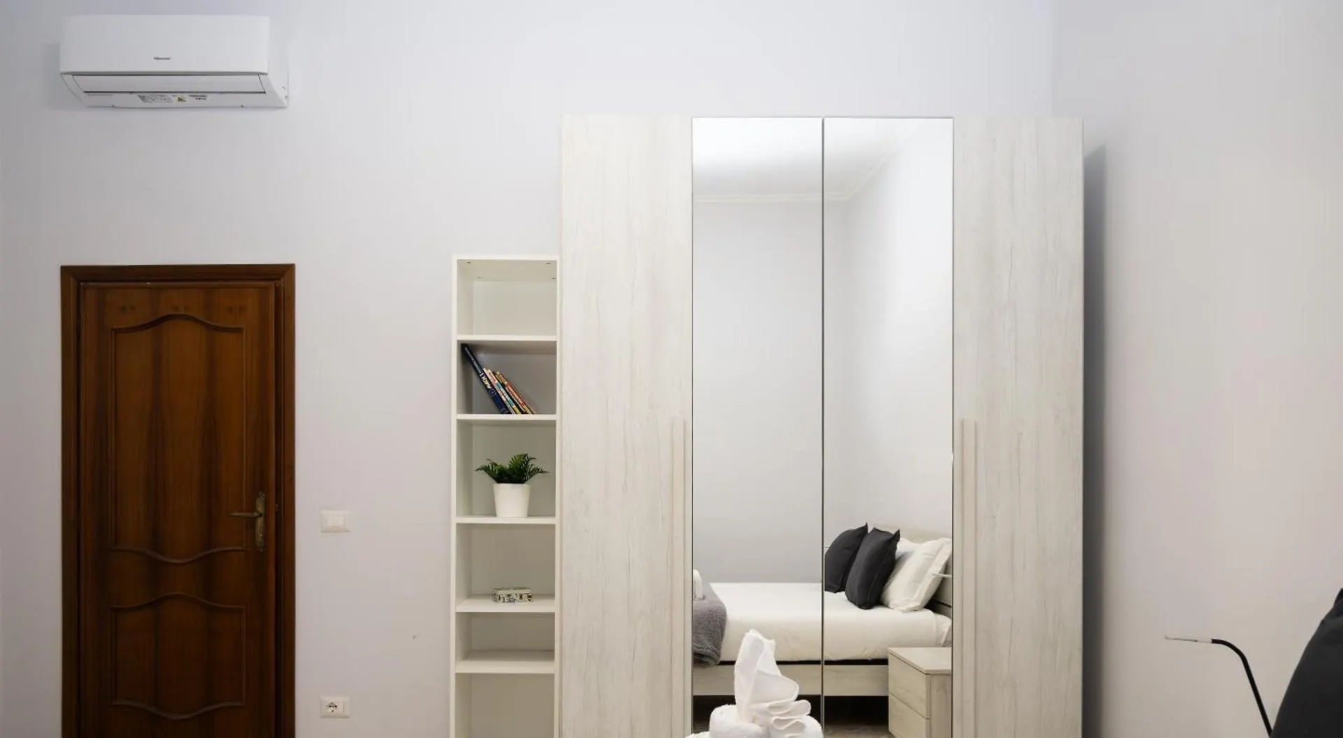 Porta Pia Holiday Home By Hostand Rome